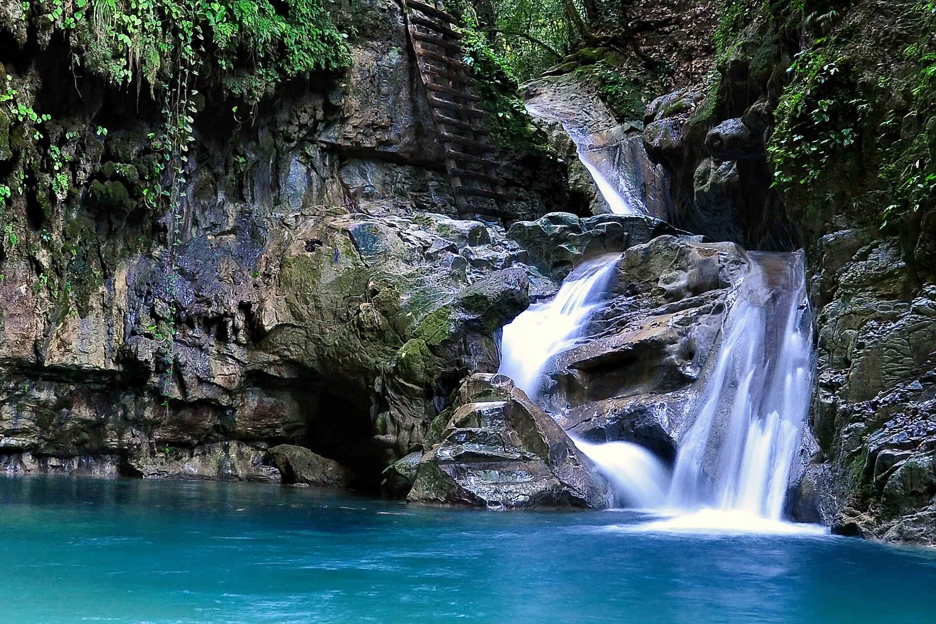 Cascade et bassin naturel de la rivière Damajagua près de Puerto Plata