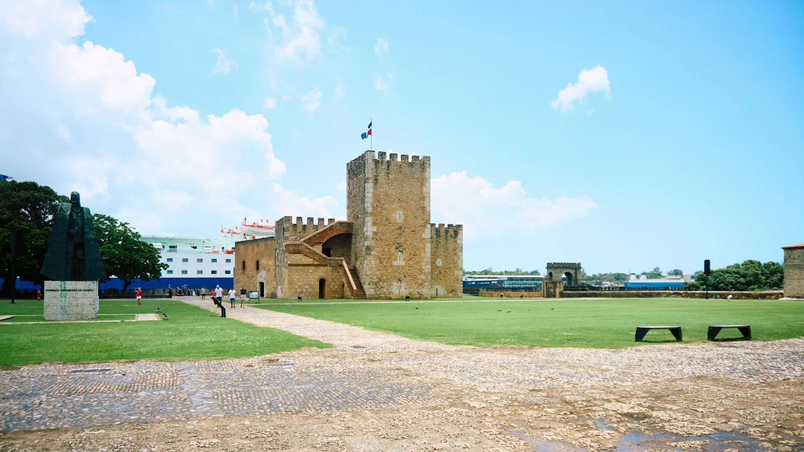 La calle Las Damas et la forteresse Ozama